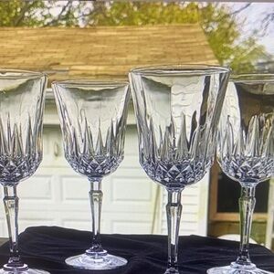 Sophisticated Clear Wine Glass Set